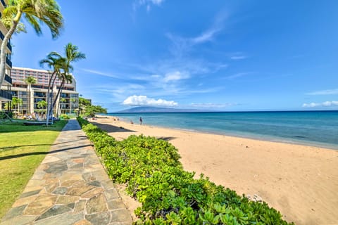Cute Beachfront Condo w/ Lanai & Resort Pools Apartment in Kaanapali