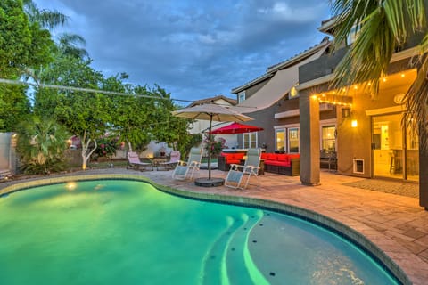Private Pool & Hot Tub: Family Home in Gilbert House in Gilbert