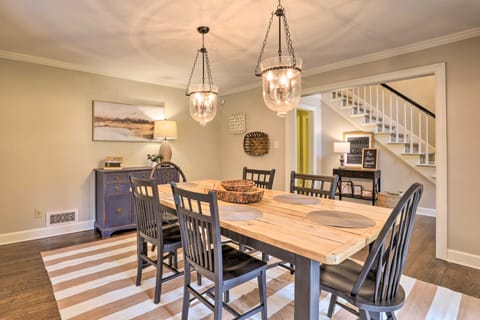 Family-Friendly Athens Escape ~ 2 Mi to UGA! House in Athens