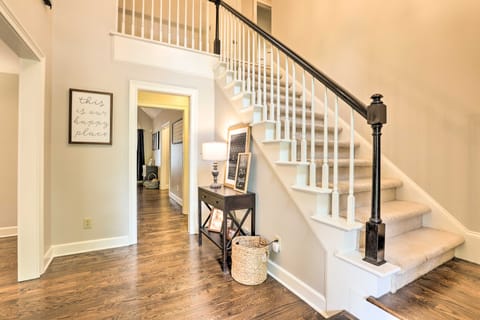 Family-Friendly Athens Escape ~ 2 Mi to UGA! House in Athens