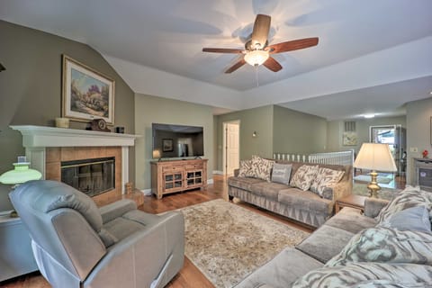 Lakefront Getaway w/ Private Dock & Kayaks! House in Bella Vista