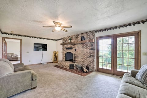 Family Friendly! Long Noble Lake Gem w/ Game Room House in Michigan