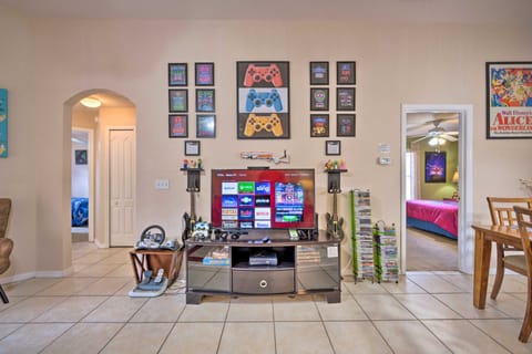 10 Mi to Disney + Heated Pool: Florida Abode! House in Four Corners