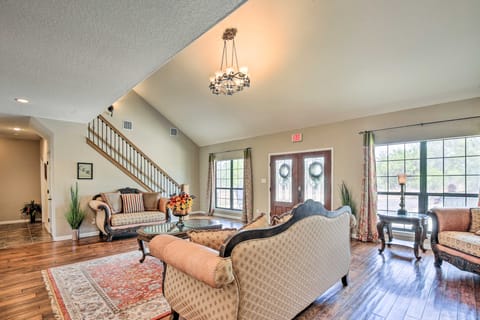 Luxury San Antonio Retreat: 110-Acre Private Ranch House in Rio Grande