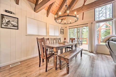 2 Mi to Tahoe Donner Ski Resort: Forest-View Haven House in Truckee