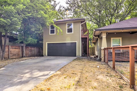 Sun-Lit Studio ~ 2 Mi to Downtown Austin! Apartment in Austin