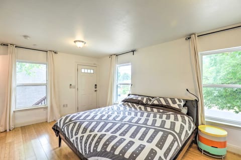 Sun-Lit Studio ~ 2 Mi to Downtown Austin! Apartment in Austin