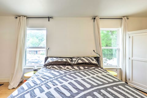 Sun-Lit Studio ~ 2 Mi to Downtown Austin! Apartment in Austin