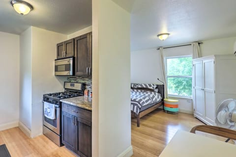 Sun-Lit Studio ~ 2 Mi to Downtown Austin! Apartment in Austin