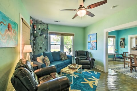 2 Mi to Beach & Seawall! Coastal Winter Escape House in Galveston Island