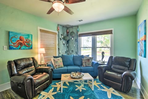 2 Mi to Beach & Seawall! Coastal Winter Escape House in Galveston Island