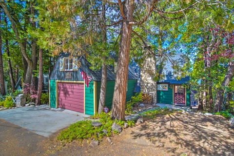 Vintage Lake Arrowhead Cabin - Walk to Lake! House in Lake Arrowhead