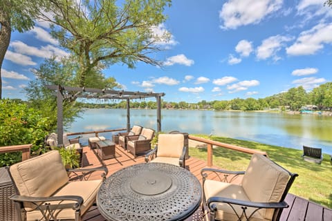 Lakefront Oasis w/ Boat Dock, Fire Pit, Grill House in Illinois
