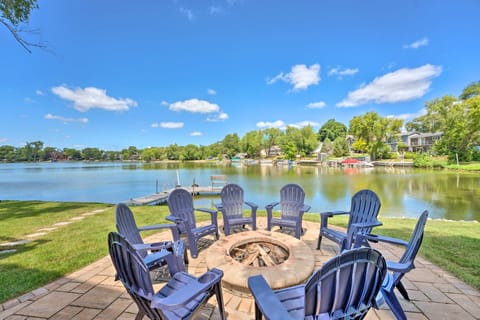 Lakefront Oasis w/ Boat Dock, Fire Pit, Grill House in Illinois