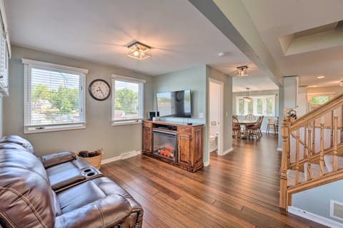 Lakefront Oasis w/ Boat Dock, Fire Pit, Grill House in Illinois