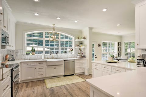 Butterfly Creek Columbus Estate on 3 Acres! House in Tennessee