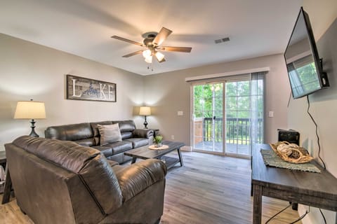 Townhome 1-Min Walk to Lake & Close to SDC! Apartment in Kimberling City