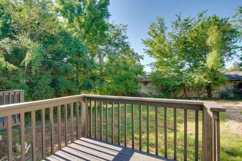 Cheerful Townhouse - Walk to Table Rock Lake! Apartment in Kimberling City