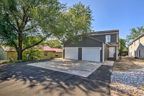 Cheerful Townhouse - Walk to Table Rock Lake! Apartment in Kimberling City