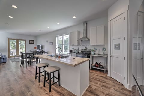 Mt Juliet Home: Steps to Old Hickory Lake! House in Mount Juliet