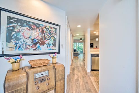 Old Florida Setting w/ Kayaks & Fishing Poles Apartment in Inverness