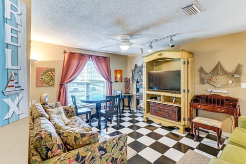 Cozy PCB Cottage ~ 1 Block to Beach! Cottage in Laguna Beach