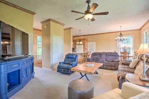 'Angler's Ridge' Waterfront Family Getaway! House in Current River