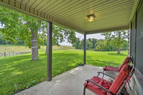 McArthur Cabin: Peaceful Getaway on Farm! House in Ohio