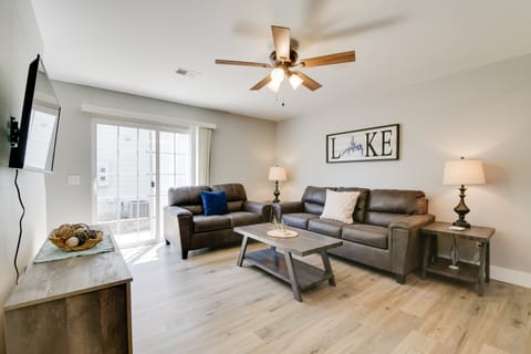 Delightful Townhouse w/ Patio & Shared Yard! Apartment in Kimberling City