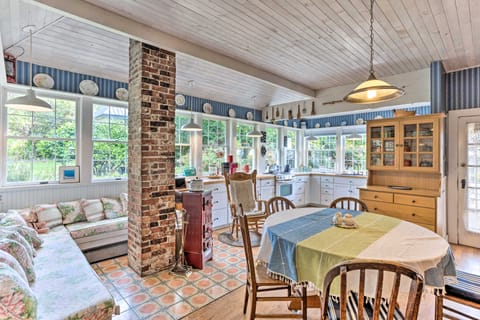 Charming Historic Retreat Near Poverty Bay! House in Federal Way