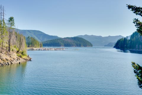 Lovely Detroit Home w/ Deck - Walk to Town! House in Detroit Lake