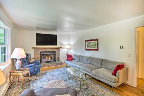 Stockbridge Home: Walk to Town Beach! House in Stockbridge