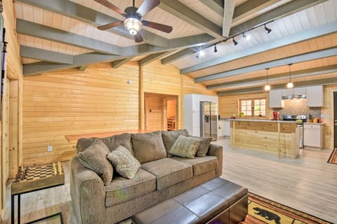 Pet-Friendly Otto Mountain Cabin w/ Fireplace! House in Tennessee
