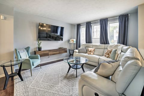 Pittsburgh Retreat w/ Deck ~ 4 Mi to Dtwn! House in Pittsburgh