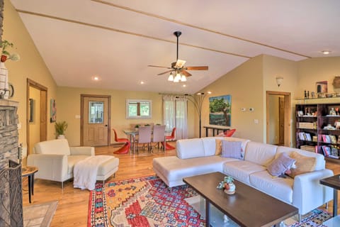 Norfork Lake Getaway: Deck, 6 Mi to Main St! House in Norfork Lake