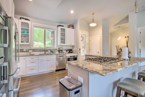 3 Mi to Ski Resort: Hot Tub Haven in Breckenridge! House in Blue River