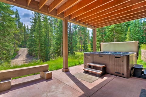 3 Mi to Ski Resort: Hot Tub Haven in Breckenridge! House in Blue River