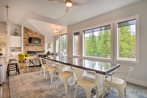 3 Mi to Ski Resort: Hot Tub Haven in Breckenridge! House in Blue River