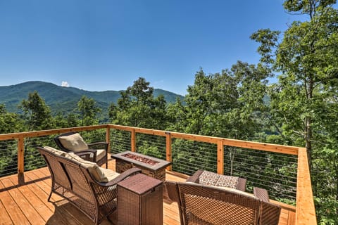 Escape w/ Hot Tub, Mtn Views: 5 Mi to Urban Trail House in Asheville