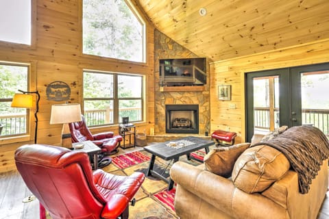 Murphy Mtn Retreat: Wraparound Deck & Hot Tub House in Tennessee