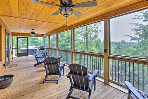 Murphy Mtn Retreat: Wraparound Deck & Hot Tub House in Tennessee