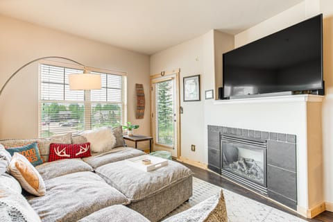 Condo Near Winter Park Resort + Steps From Shuttle Apartment in Fraser