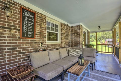 Clemson Getaway < 3 Mi to Memorial Stadium! House in Clemson