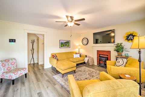 Bright Boone Home: Walk to Appalachian State! House in Boone