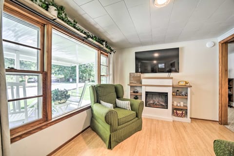 Cozy Franklin Cottage w/ Waterfront Views! Cottage in Franklin