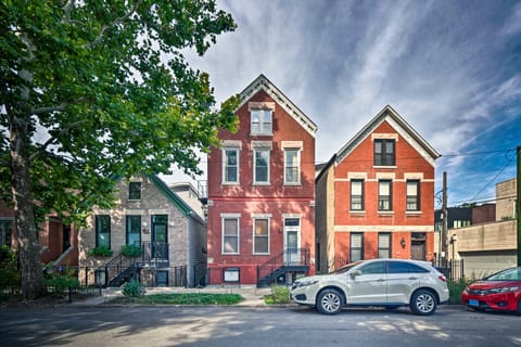 Sleek Chicago Apt: Walk to Dining + Nightlife Apartment in Bucktown