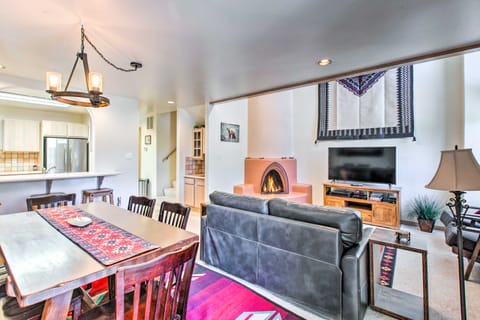 Vibrant Escape < Half Mi to Angel Fire Resort Apartment in Angel Fire