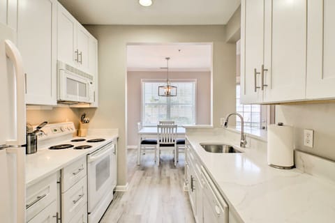 Rehoboth Beach Condo w/ Patio: 5 Mi to Ocean! Apartment in Sussex County