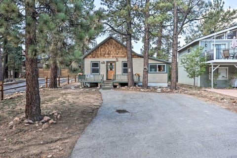 Walk to Big Bear Lake: Cozy Cabin w/ Deck House in Big Bear