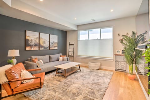 City Skyline Views: Upscale Denver Townhome Apartment in Denver